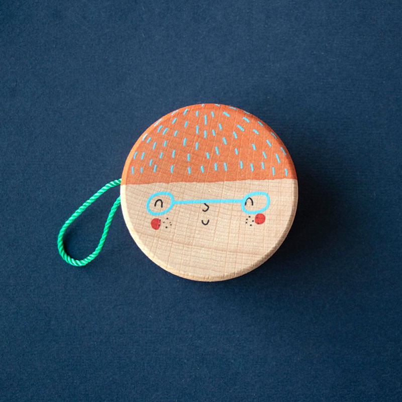 <p>Yo-yo with children's faces</p>